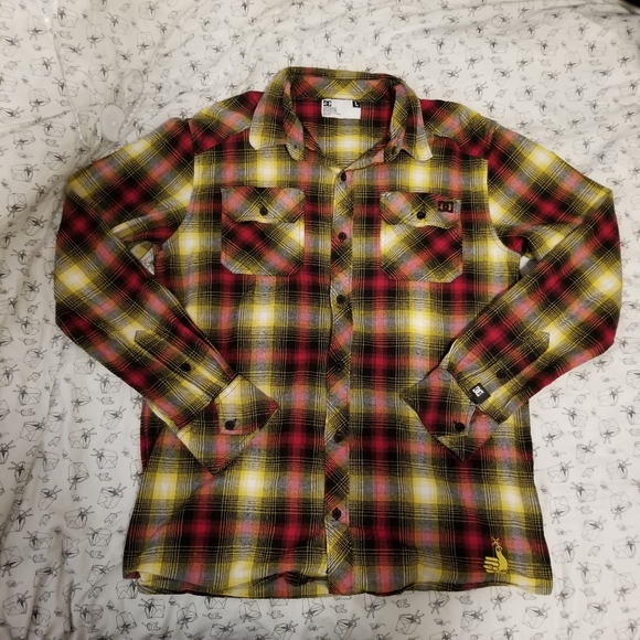 DC red and yellow button up longsleeve - Picture 5 of 8